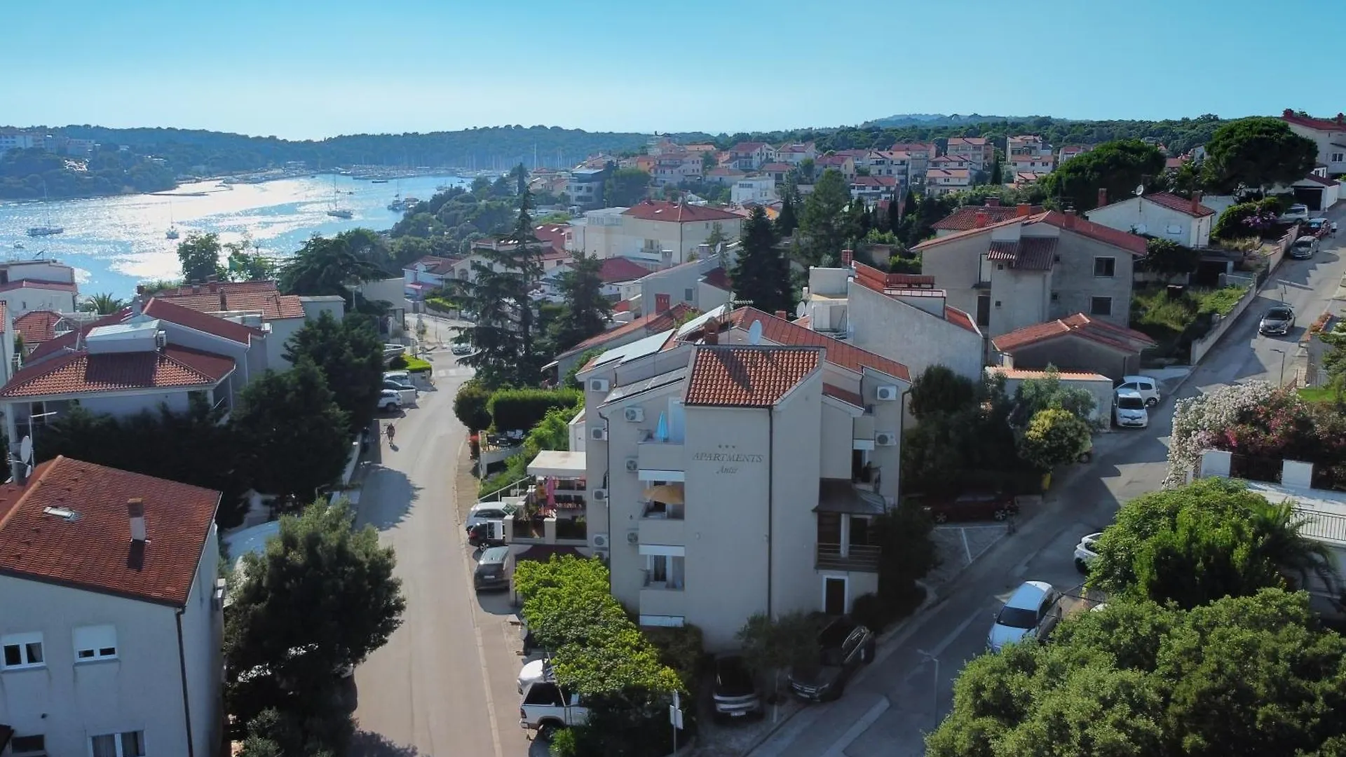 Apartments Antic location